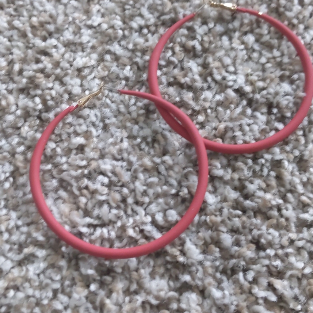 Medium red metal good hoops